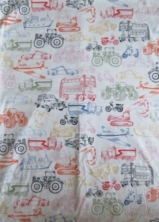 Vintage lap stof wit met allerlei vervoermiddelen kinderstof, Wit, Ophalen of Verzenden, Zo goed als nieuw, 30 tot 120 cm