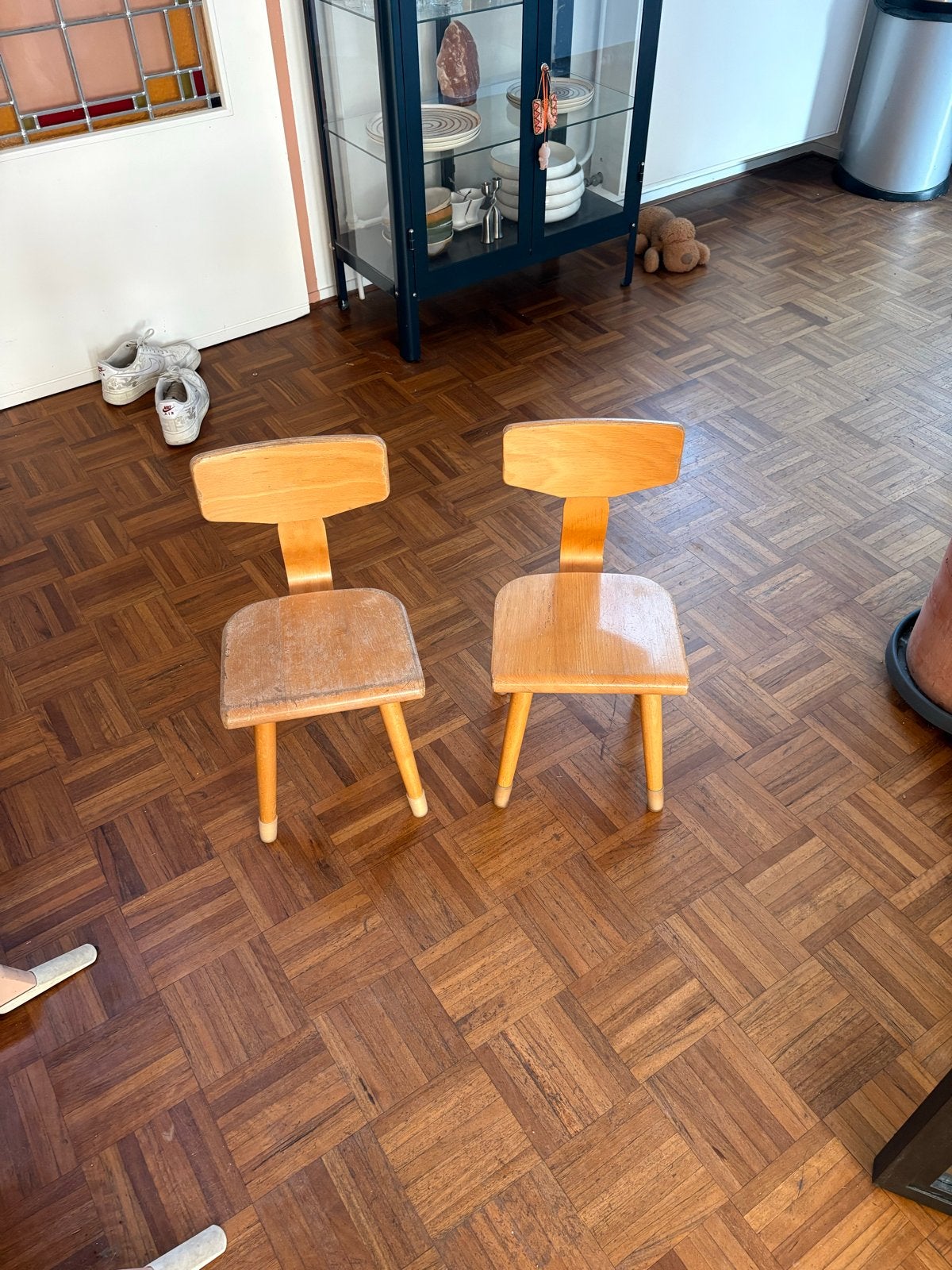 2 Schilte vintage kinderstoeltjes, Kinderen en Baby's, Kinderkamer | Tafels en Stoelen, Ophalen, Gebruikt, Stoel(en)
