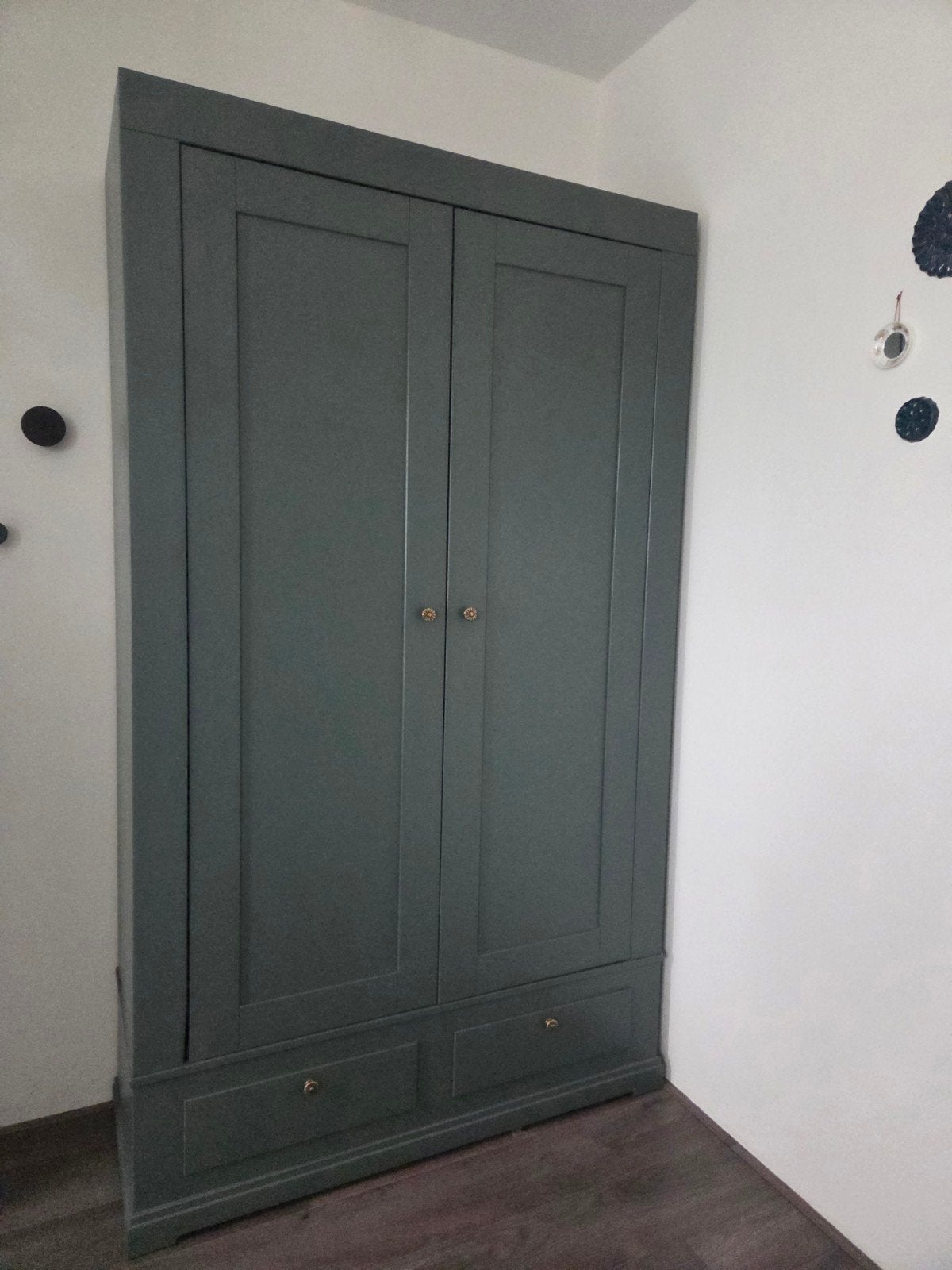 Stevige kast met glazen deurtjes, zelf geschilderd, Huis en Inrichting, Kasten | Kledingkasten, Ophalen, 100 tot 150 cm, 25 tot 50 cm