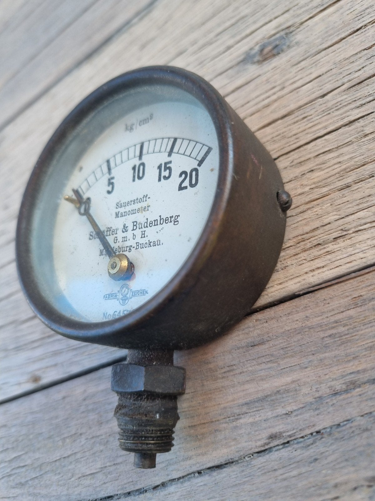 Antieke manometer, Ophalen