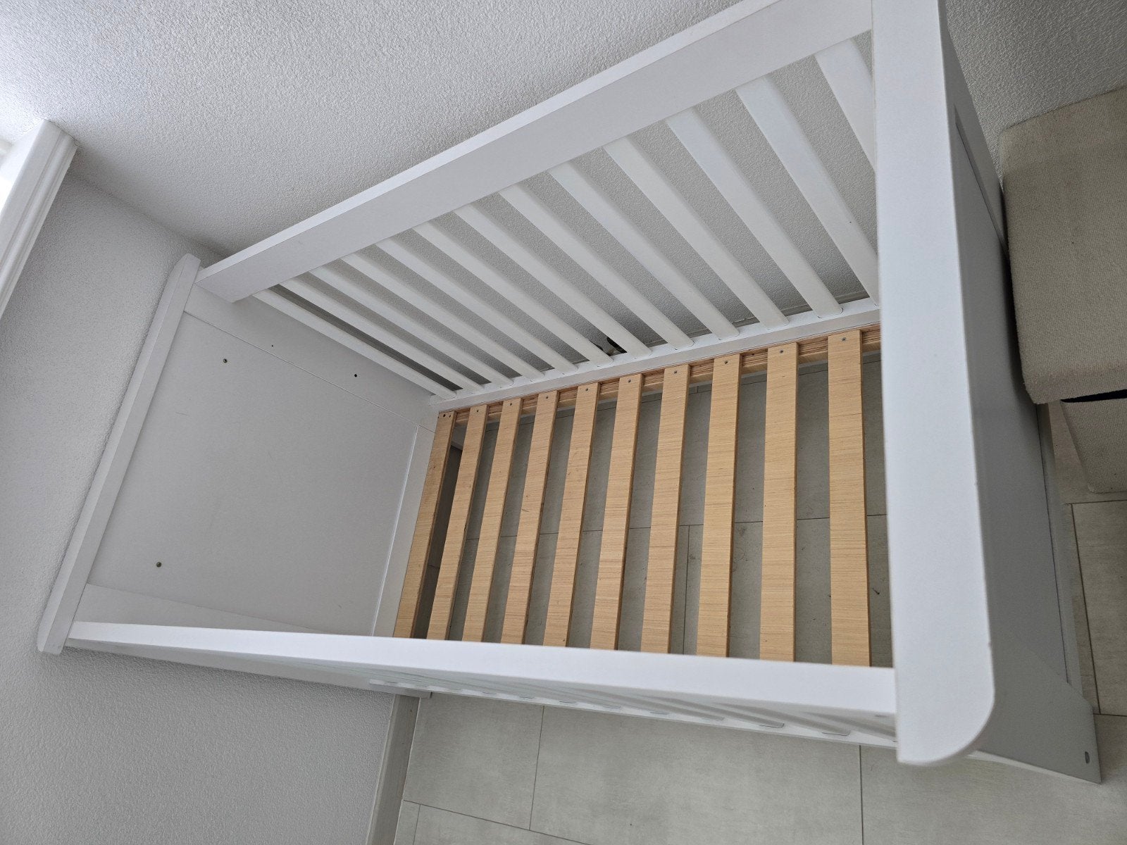Merk:  Baby en tiener 60x120 cm met lattenbodem bed wit, Kinderen en Baby's, Kinderkamer | Bedden, Ophalen of Verzenden, 140 tot 160 cm
