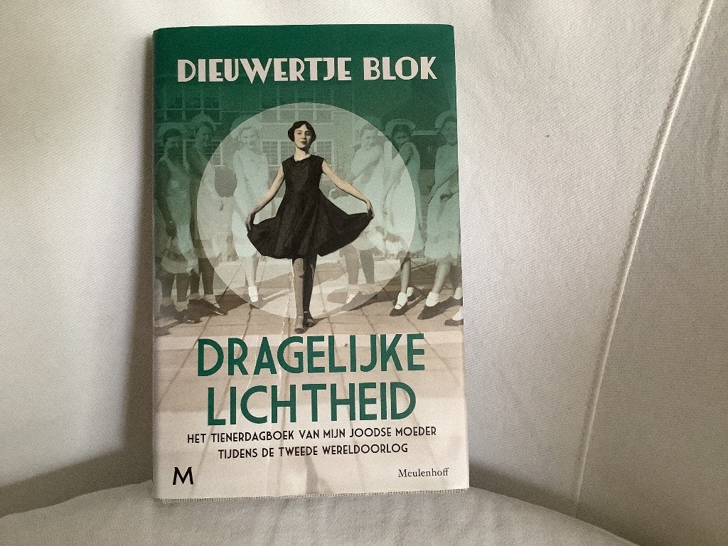 Dragelijke lichtheid Dieuwertje Blok, Ophalen of Verzenden, Tweede Wereldoorlog, Zo goed als nieuw, Algemeen