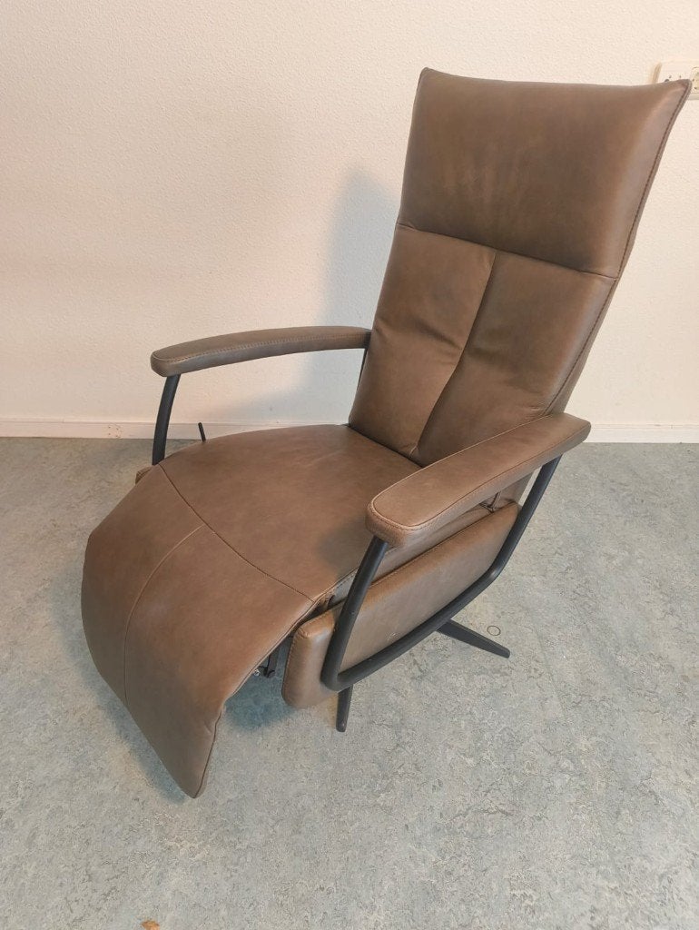 relaxfauteuil /  sta op stoel, Ophalen, Minder dan 50 cm, Zo goed als nieuw, Leer
