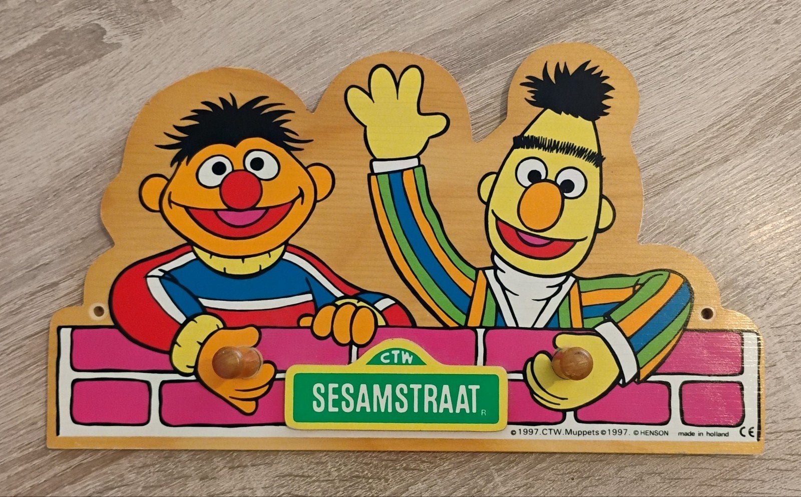 Sesamstraat Kledinghanger Bert en Ernie - Nieuwstaat, Ophalen of Verzenden