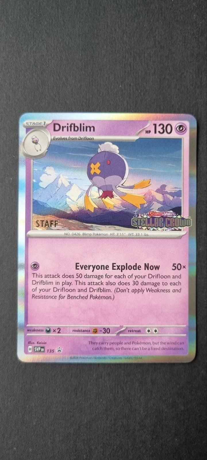 Drifblim STAFF Stamped SWSH 135, Hobby en Vrije tijd, Verzamelkaartspellen | Pokémon, Ophalen of Verzenden, Zo goed als nieuw