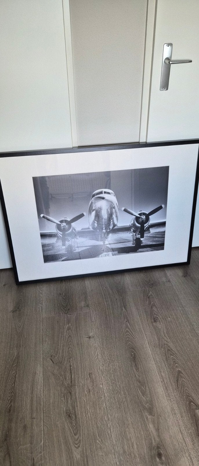 Zwart-wit foto van vliegtuig in lijst, Ophalen, 50 tot 75 cm, Zo goed als nieuw, 75 tot 100 cm