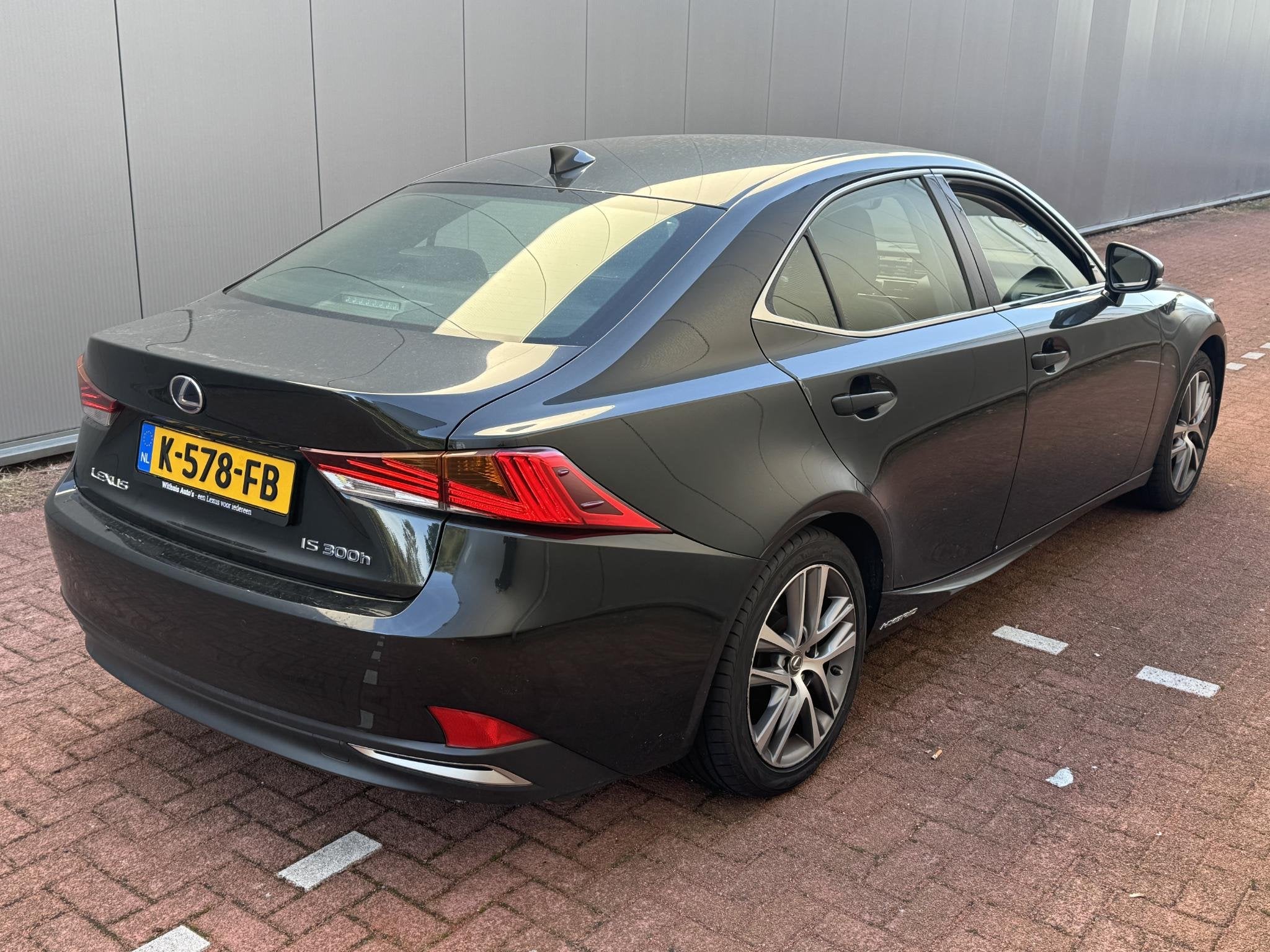 Lexus IS 300h Hybrid Business Line Xenon/LED NAP, Auto's, Automaat, Gebruikt, Zwart, Origineel Nederlands