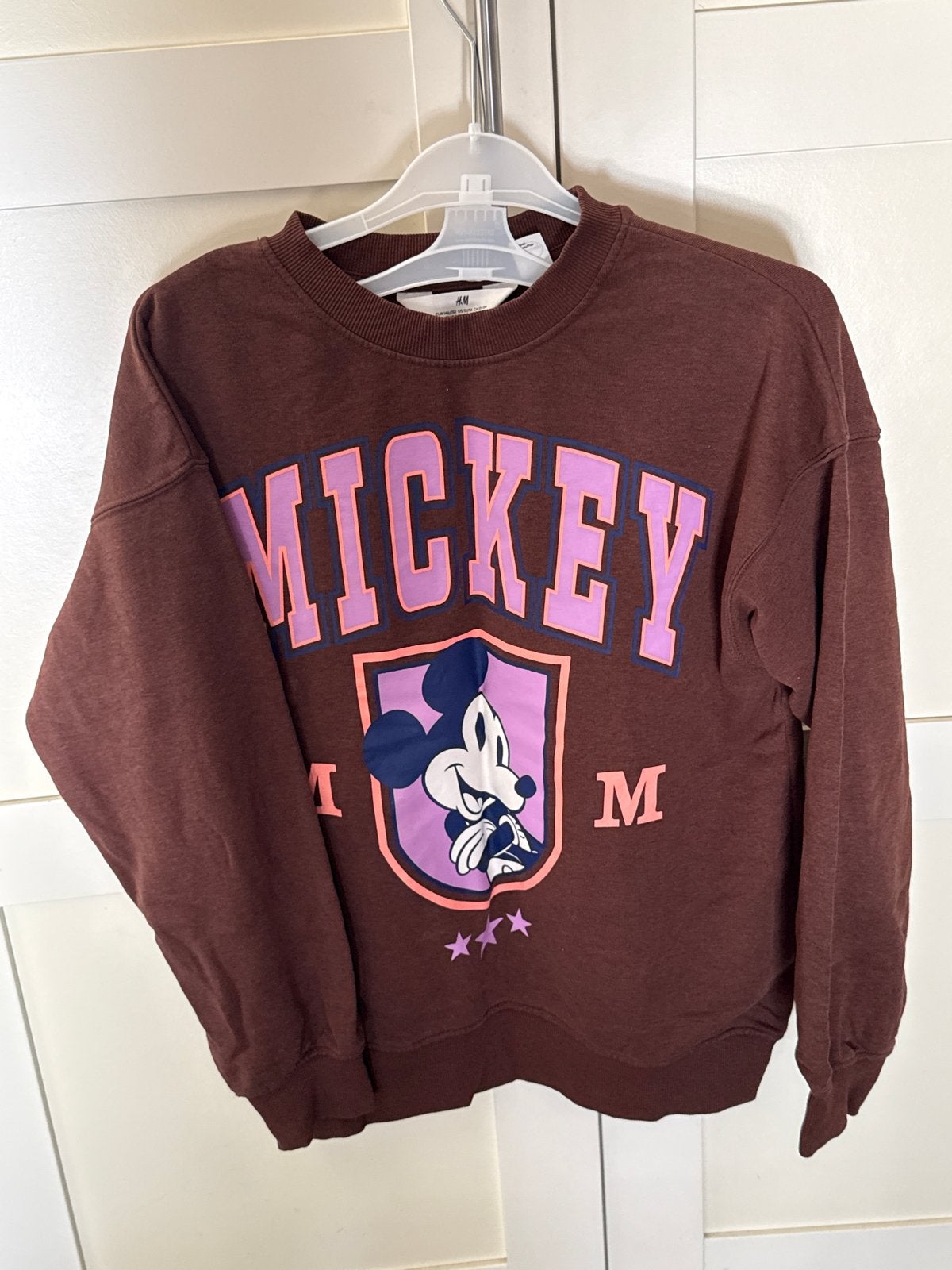 H&M Mickey Mouse Trainingspak Bruin maat 146/152, Ophalen of Verzenden, Zo goed als nieuw, Jongen of Meisje