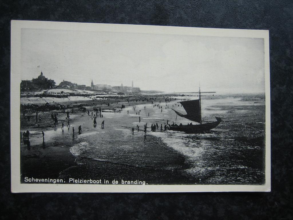 SCHEVENINGEN  plezierboot in de branding  1938, Ophalen of Verzenden, 1920 tot 1940, Zuid-Holland