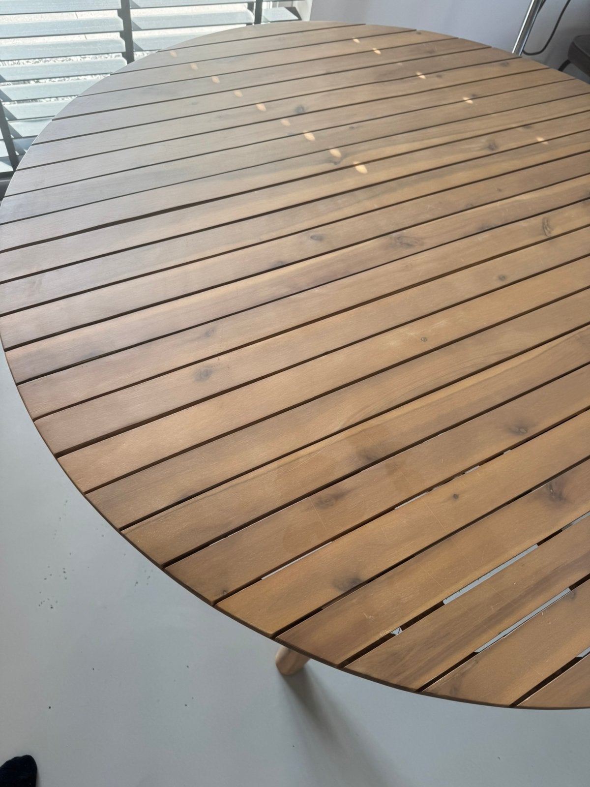 Tuintafel roos teak acacia hout, Tuin en Terras, Tuintafels, Ophalen of Verzenden, Zo goed als nieuw, Rond, Teakhout