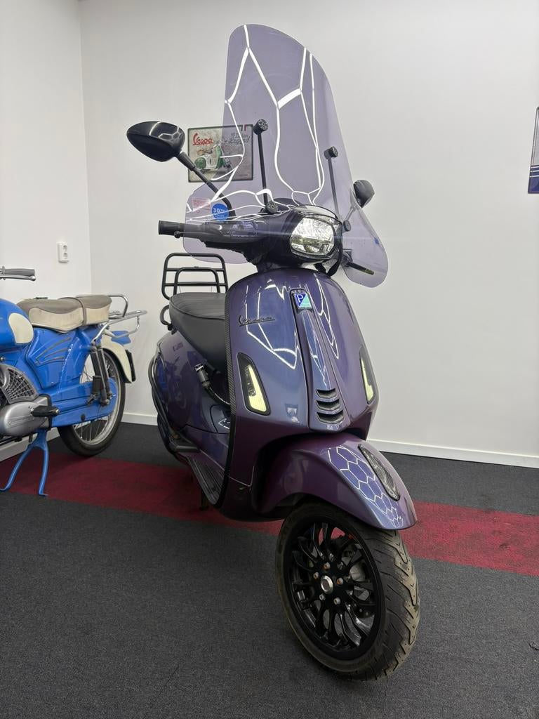 Vespa sprint e4 2019 midnight purple/carbon, Ophalen, Zo goed als nieuw, Benzine, Vespa