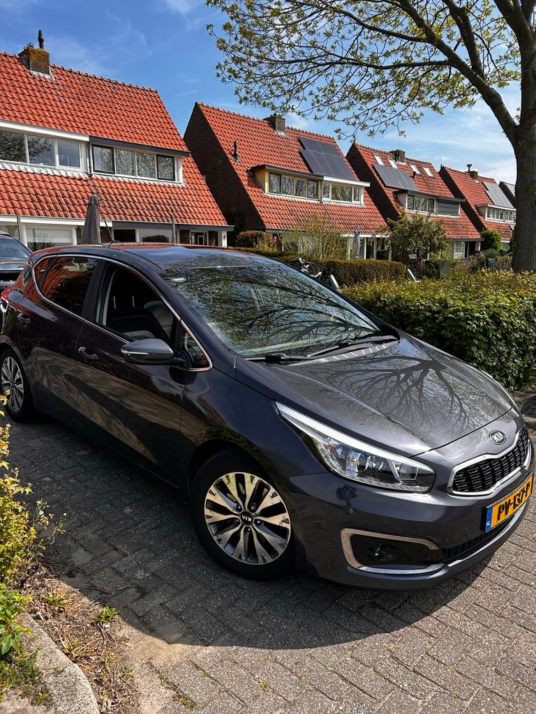 Kia Ceed 1.6 GDI 5DR 2017 Grijs, Voorwielaandrijving, 4 cilinders, Leder en Stof, Origineel Nederlands