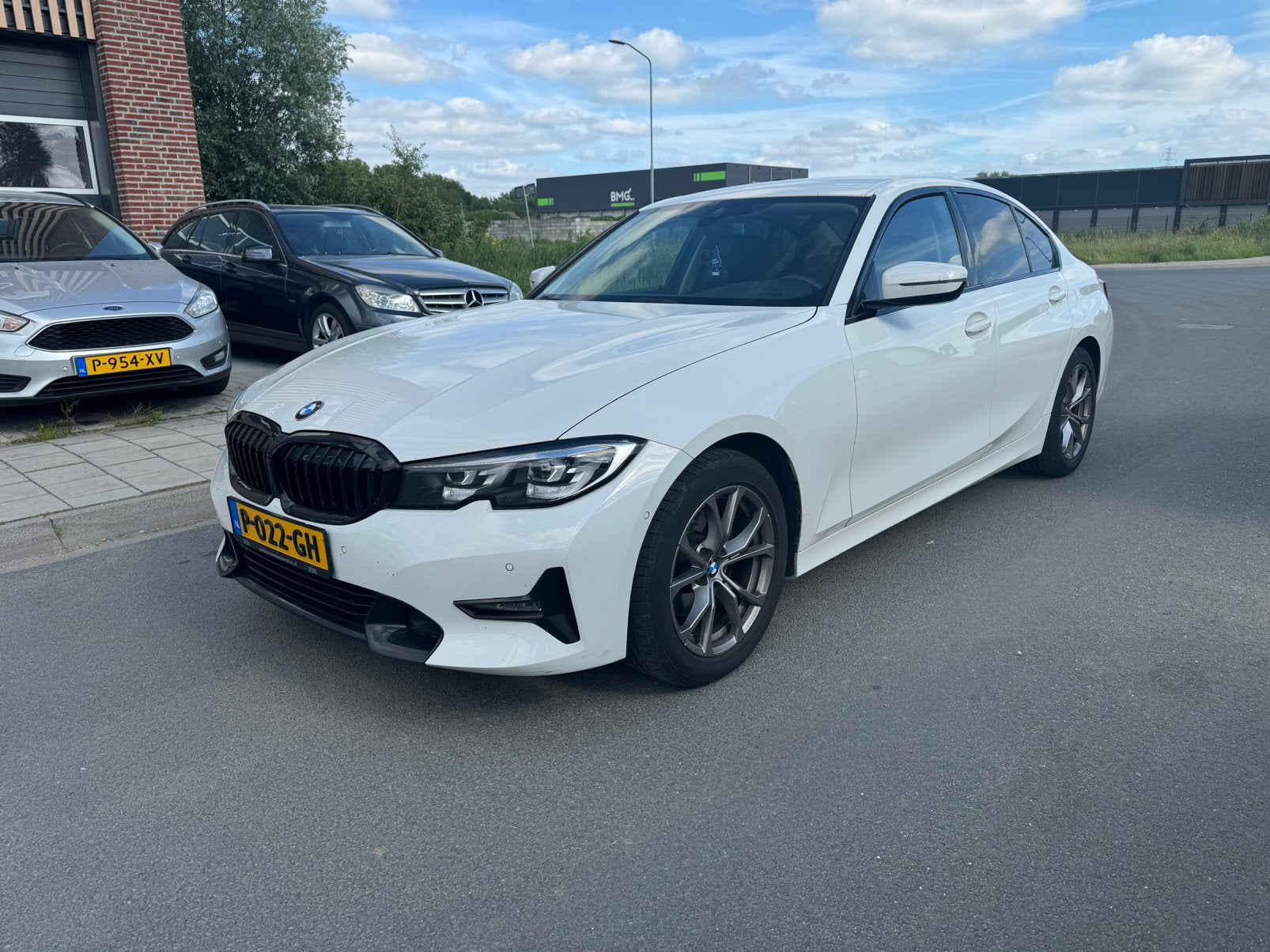 BMW 3-Serie 320i 184pk Aut 2020 Wit Automaat/Carplay!, Auto's, BMW, 1998 cc, Achterwielaandrijving, 4 cilinders, 1435 kg