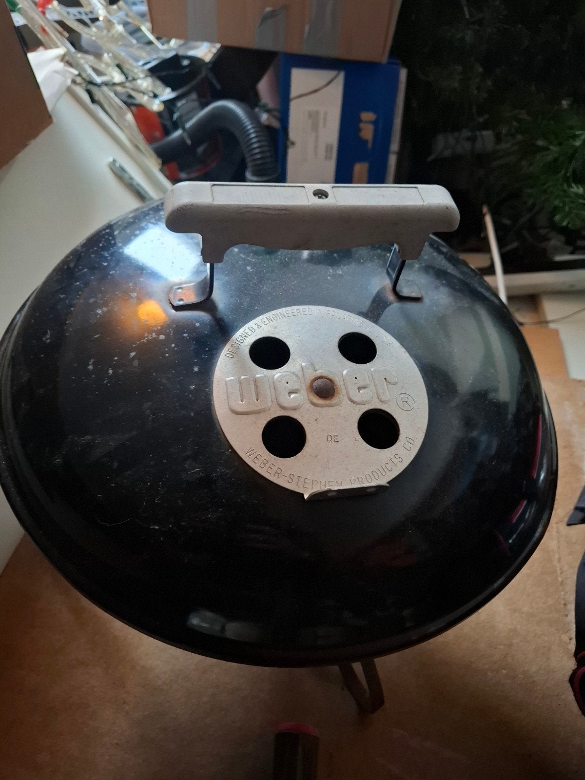 Gratis af te halen: Kleine Weber barbecue (roosters vies/oud, Tuin en Terras, Ophalen, Gebruikt, Weber