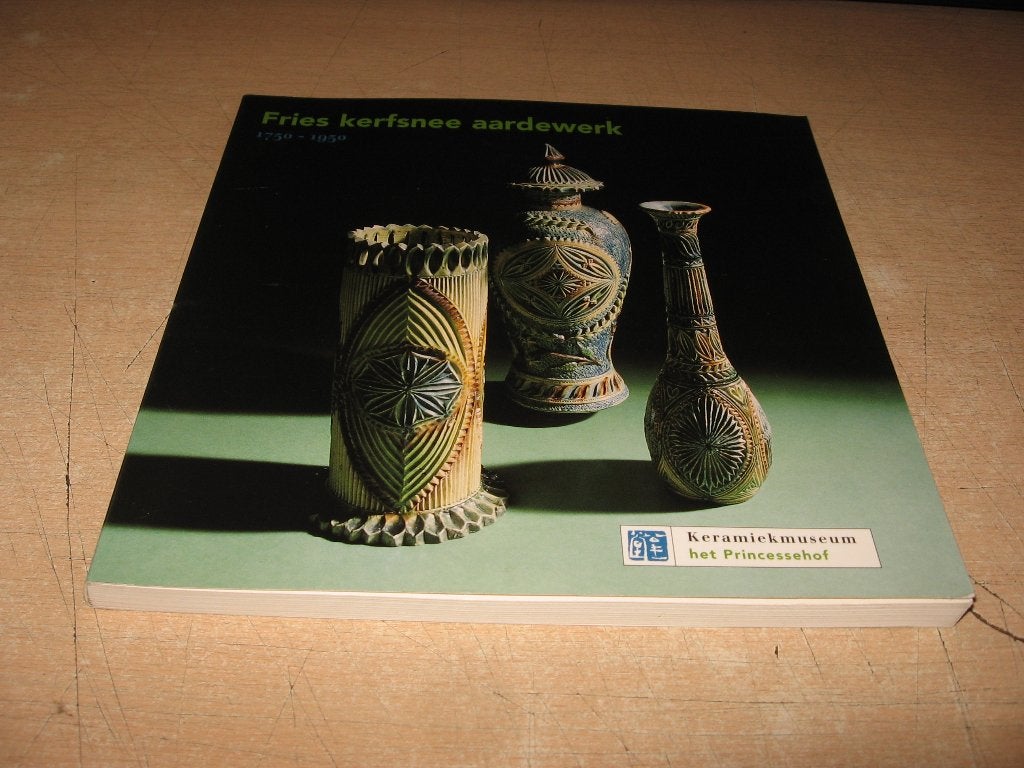 Fries Kerfsnee aardewerk   1750 - 1950, Ophalen of Verzenden, Zo goed als nieuw, Overige onderwerpen