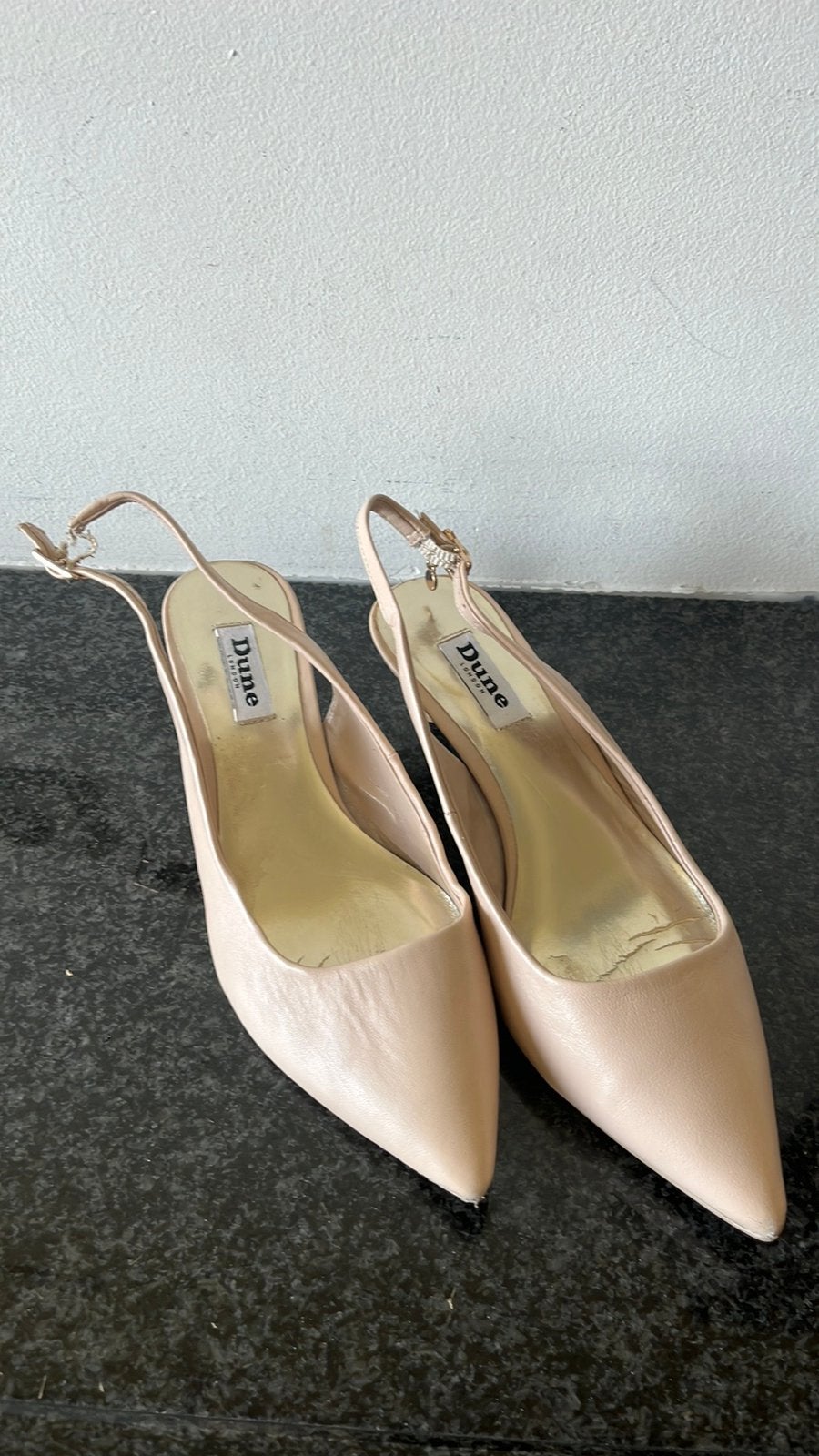 DUNE SLINGBACKS MET KLEIN HAKJE, Kleding | Dames, Verzenden, Zo goed als nieuw, Beige, Sandalen of Muiltjes