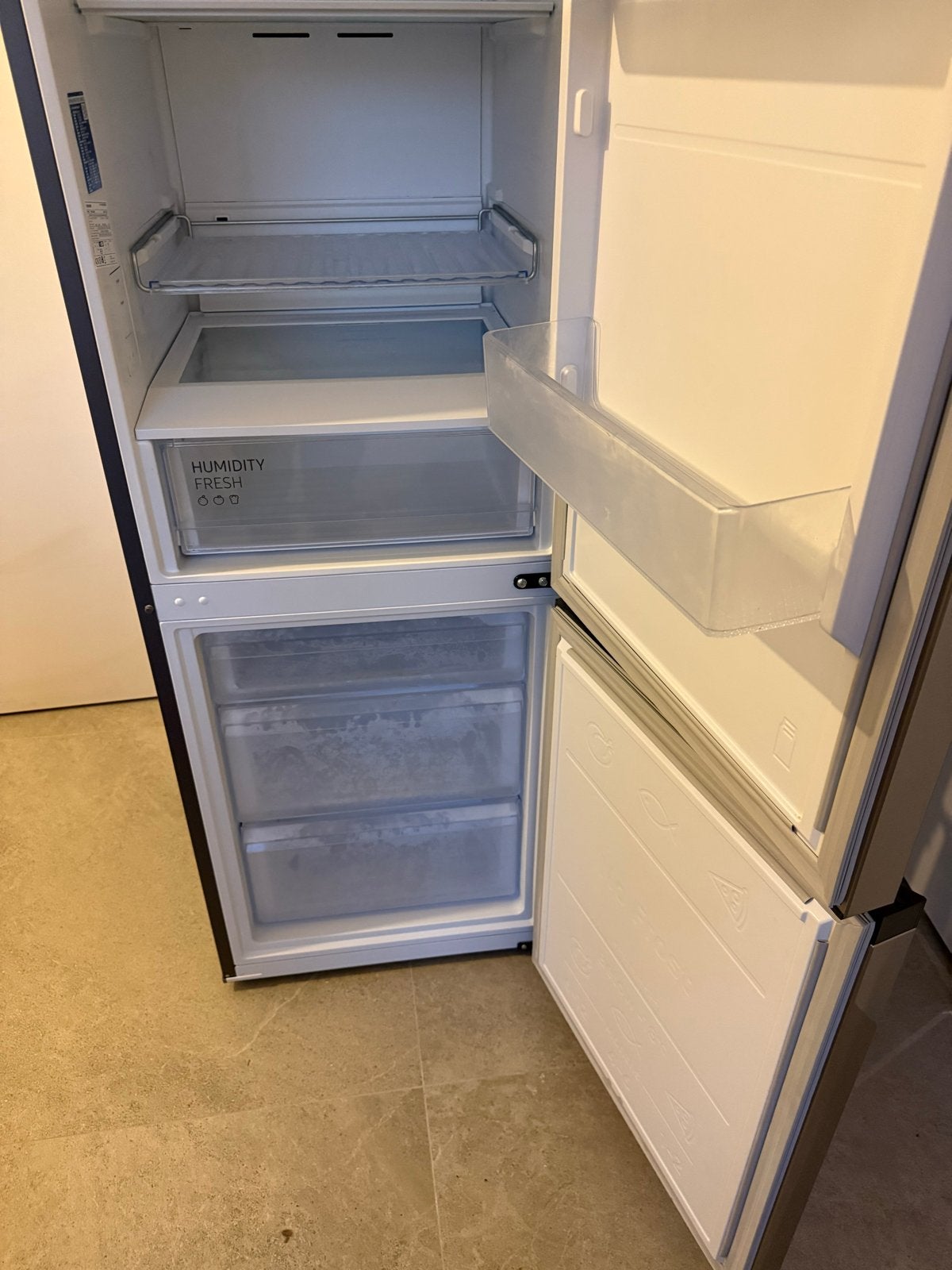Foto 4 van Samsung RB36T602CSA Koel-vries 365 l - perfecte staat