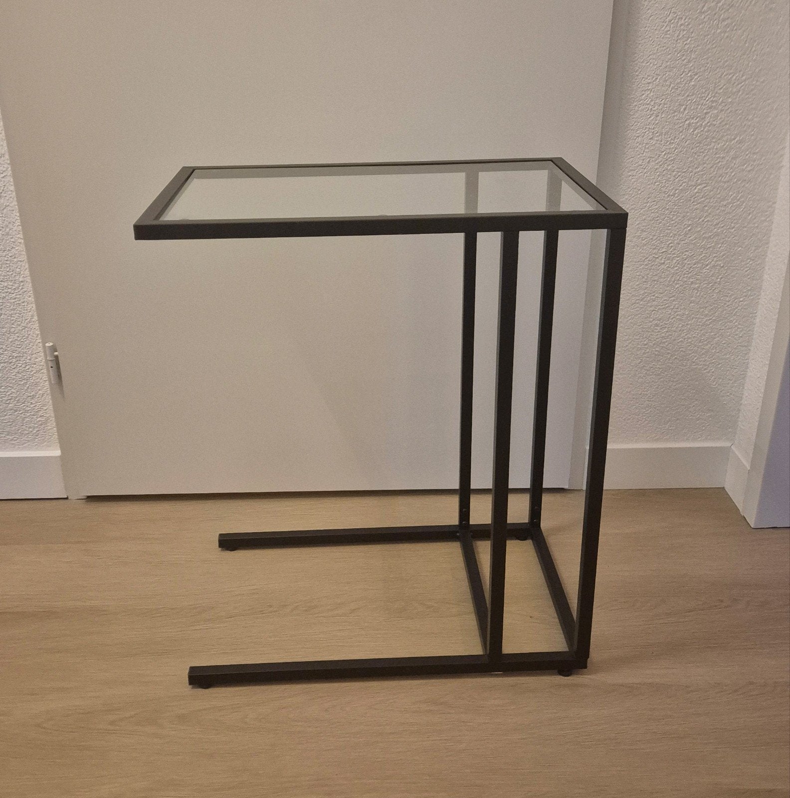 IKEA VITTSJÖ laptophouder/bijzettafel zwartbruin glas, Ophalen, Modern, Industrieel, 55 tot 75 cm, 60 cm of meer