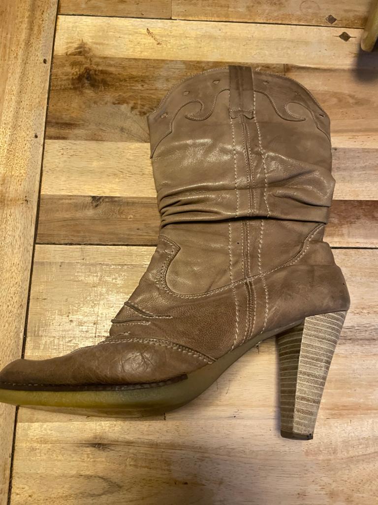 Bruine cowboylaarzen met hak maat 40, Kleding | Dames, Schoenen, Ophalen of Verzenden, Gedragen, Bruin, Hoge laarzen