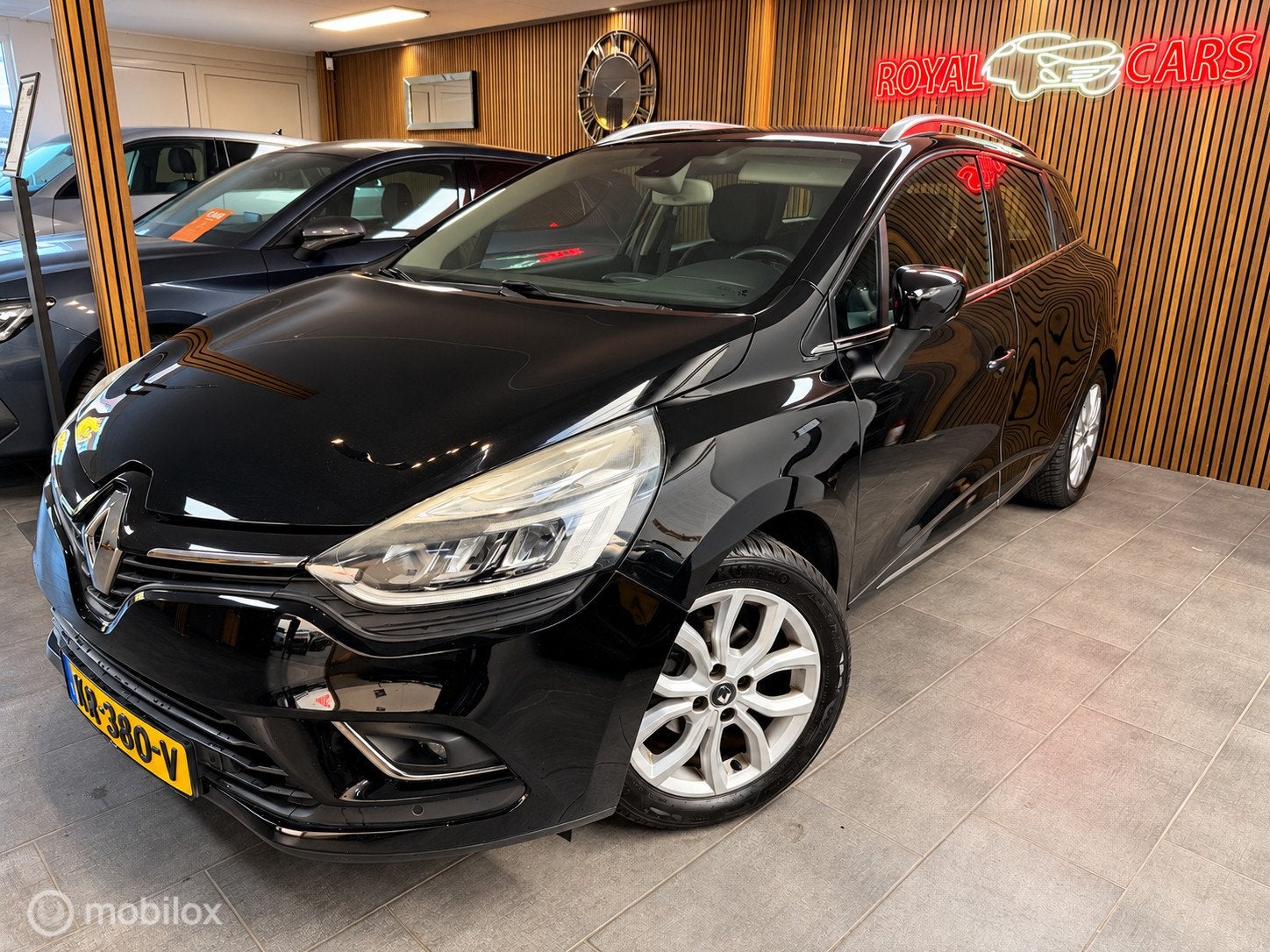 Renault Clio Estate 1.2 TCe Intens|Stoel Verw.|Camera|Automa, Gebruikt, 4 cilinders, 635 kg, Zwart