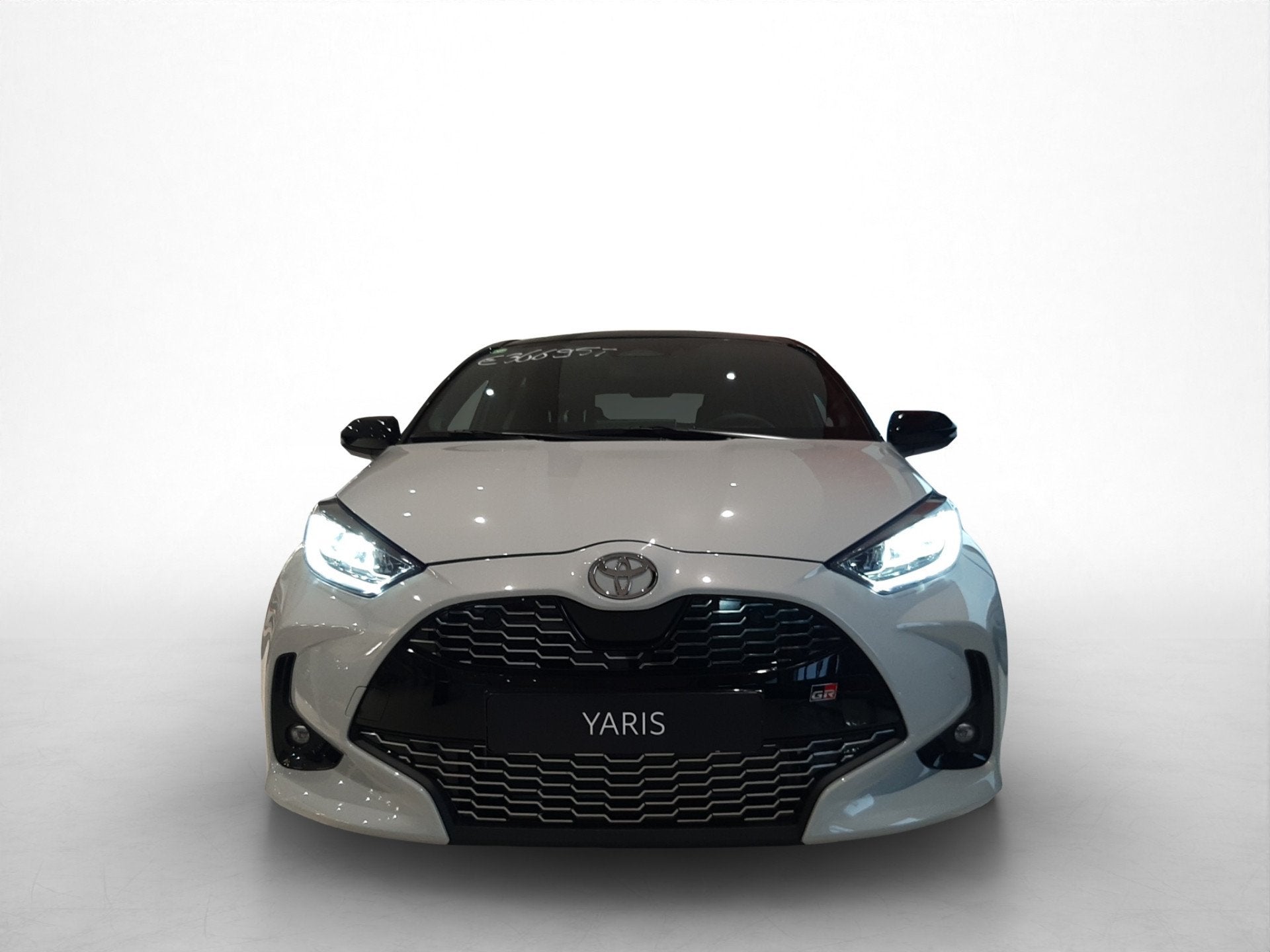 Toyota Yaris 1.5 Hybrid 130 GR Sport + (bj 2025, automaat), 12 maanden, 450 kg, Hybride Elektrisch/Benzine, Yaris