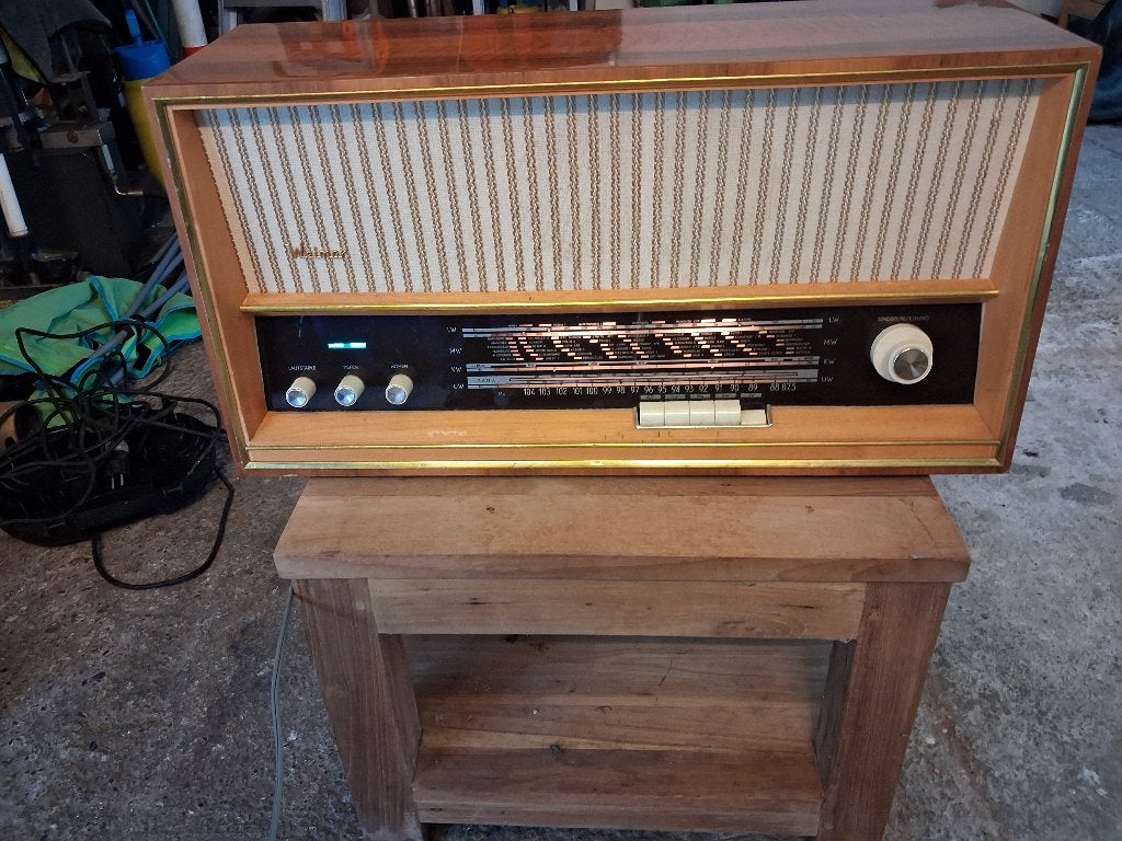 Heele nete Antieke radio speelt goed, Ophalen