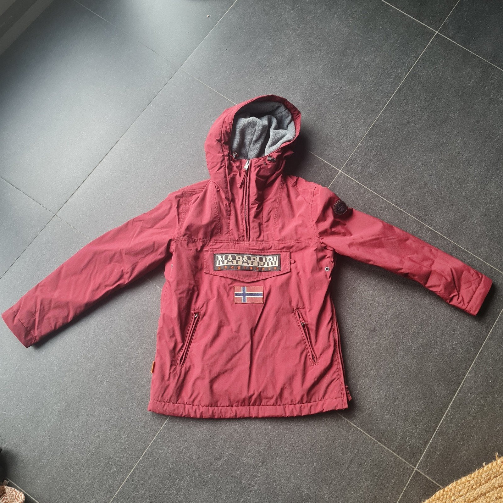Napapijri jas maat XS - Bordeauxrood met fleece voering, Ophalen of Verzenden, Maat 34 (XS) of kleiner, Rood, Gedragen