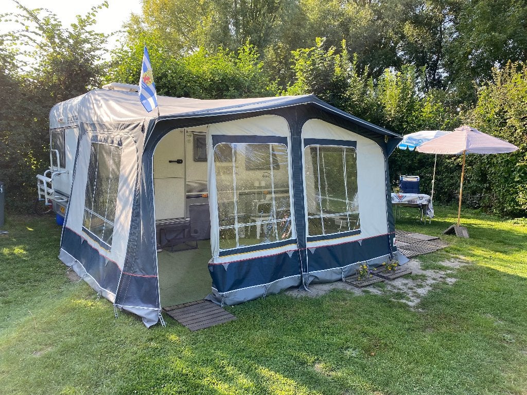 Caravan Beyerland 400D, Vast bed, Luifel, Treinzit, Particulier