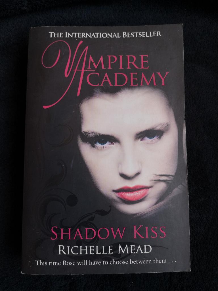 Richelle Mead, Vampire Acadamy, Shadow Kiss, Ophalen of Verzenden, Gelezen