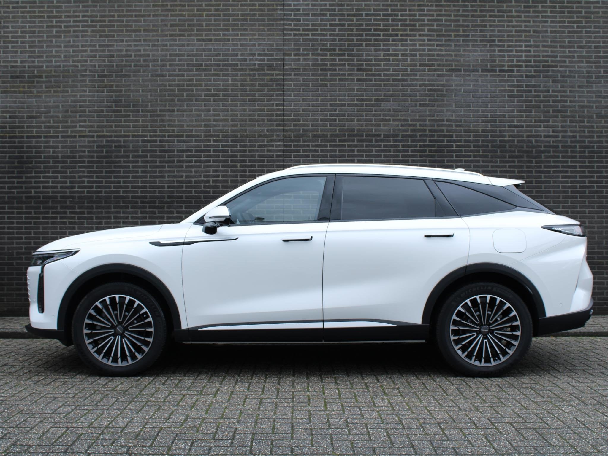 Omoda 9 1.5T-GDi SHS-P Premium PHEV 145km range elektrisch,, Auto's, Overige Auto's, Automaat, 12 maanden, Euro 6, Wit