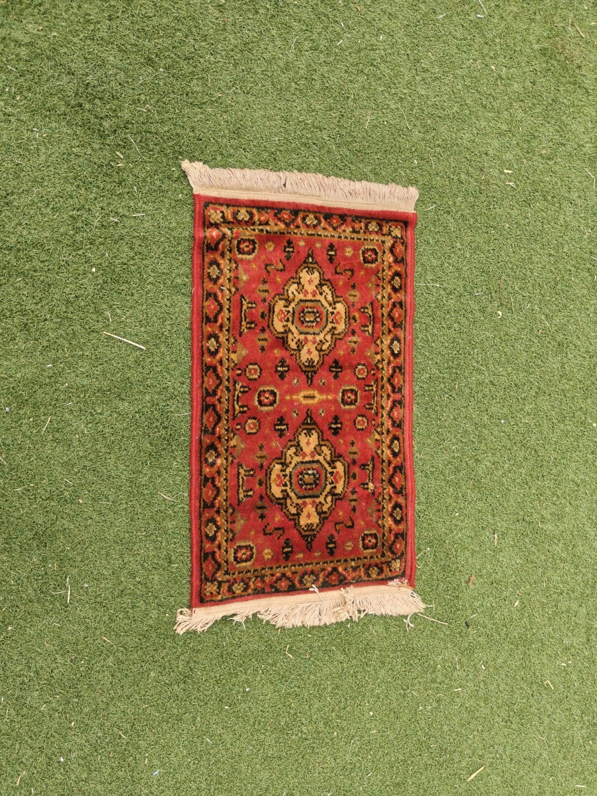 Rood Oosters Tapijtje - Gebruikt maar in goede staat, Huis en Inrichting, Stoffering | Tapijten en Kleden, Ophalen, Gebruikt, 100 tot 150 cm