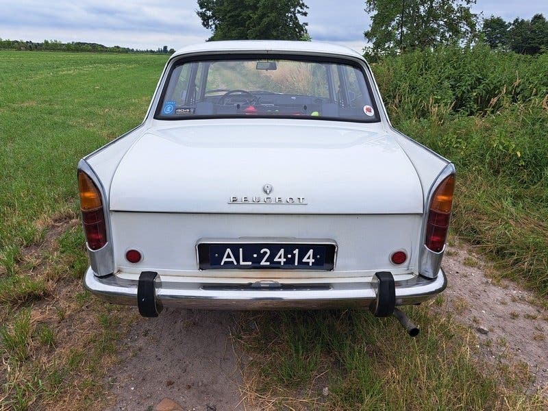 Peugeot 404 Super Luxe uit 1966, foto 4