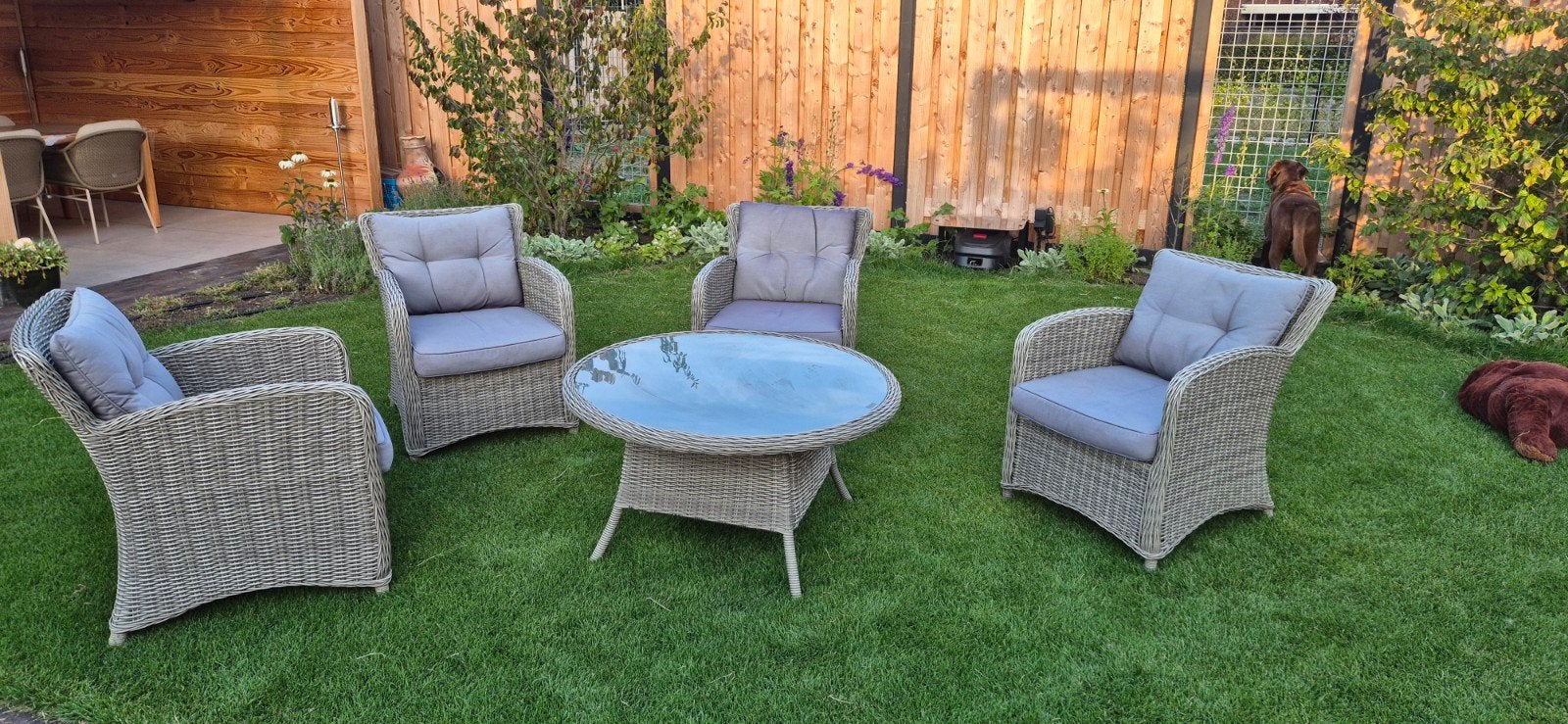 Luxe Wicker Loungeset met Glazen Tafel en Kussens, Tuin en Terras, Tuinsets en Loungesets, Ophalen of Verzenden