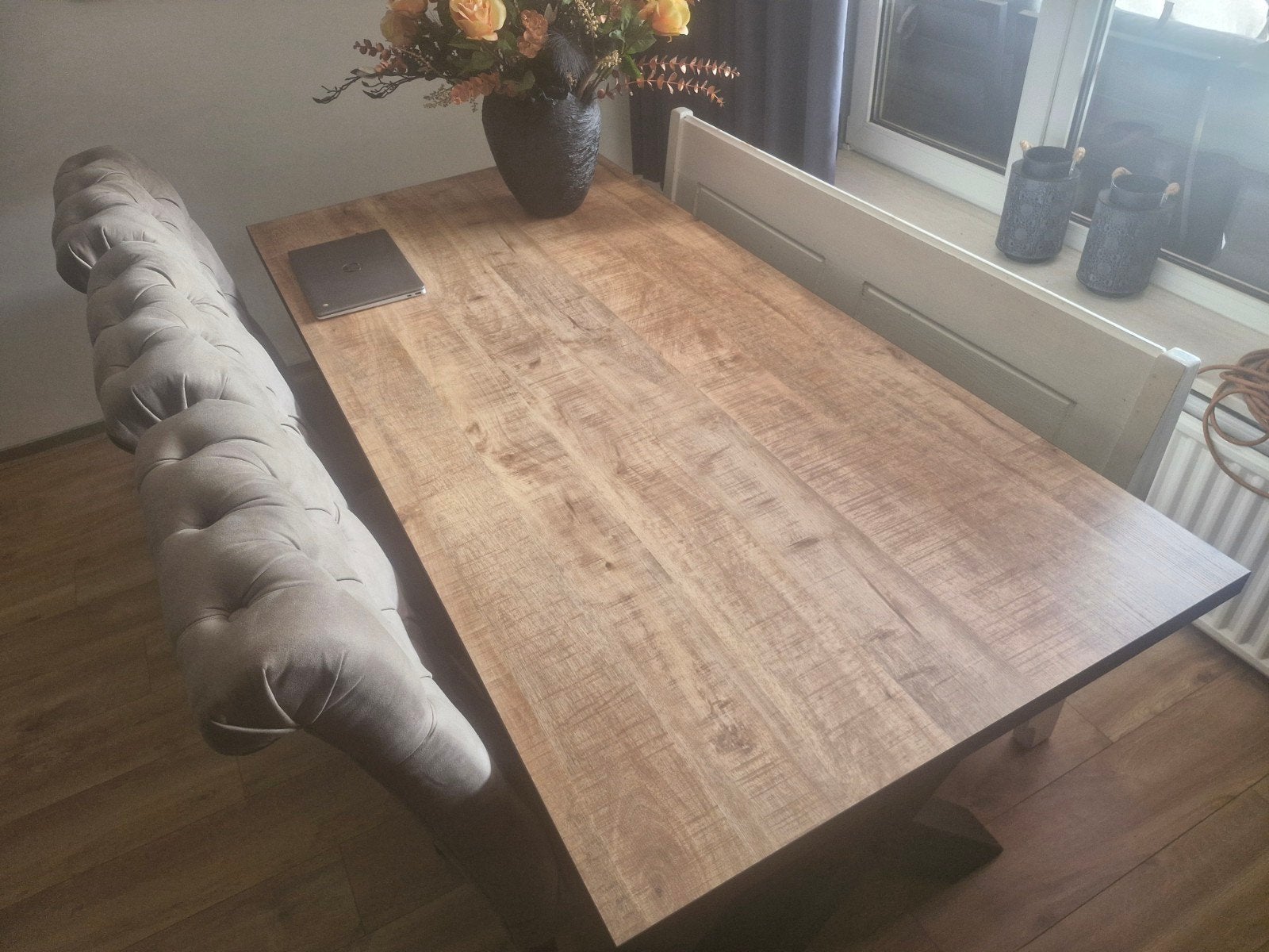 Complete eetkamerset: tafel, bankje en 3 stoelen (2 jaar oud, Overige houtsoorten, 100 tot 150 cm, Ophalen of Verzenden, Zo goed als nieuw