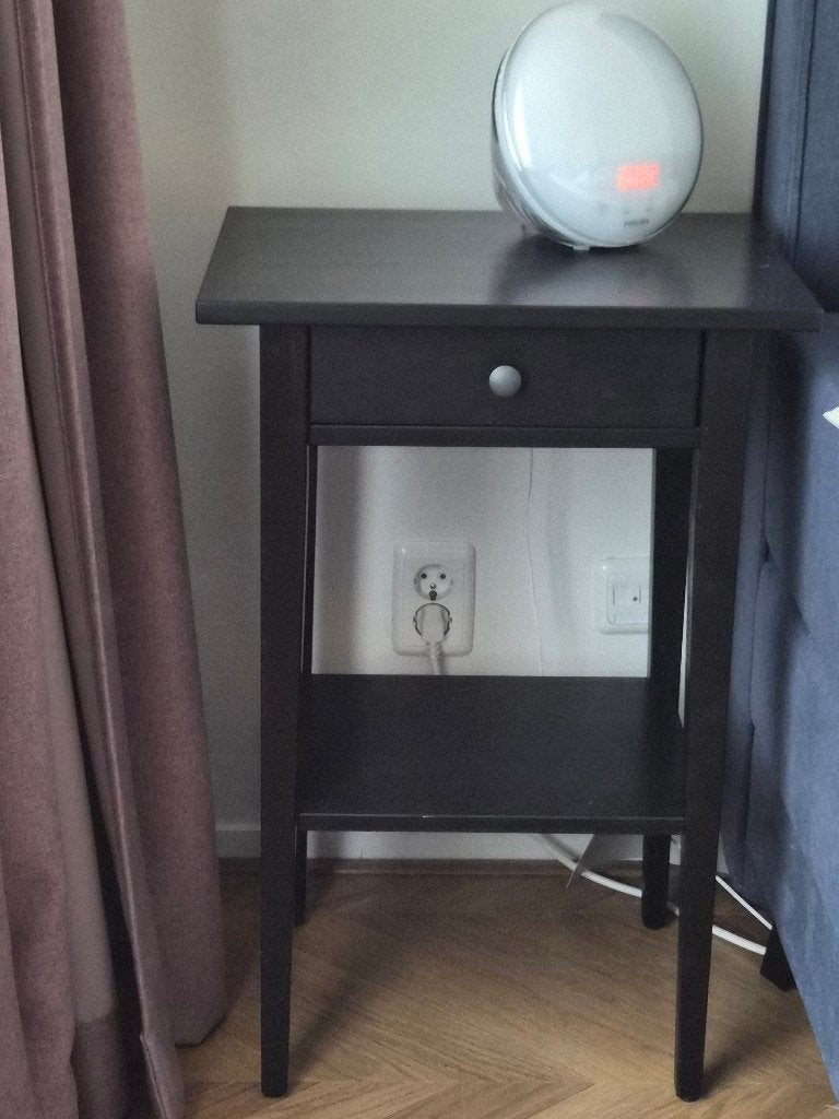 2x Donkerbruin Ikea Hemnes nachtkastje met lade en open vak, Huis en Inrichting, Slaapkamer | Nachtkastjes, Ophalen, Gebruikt