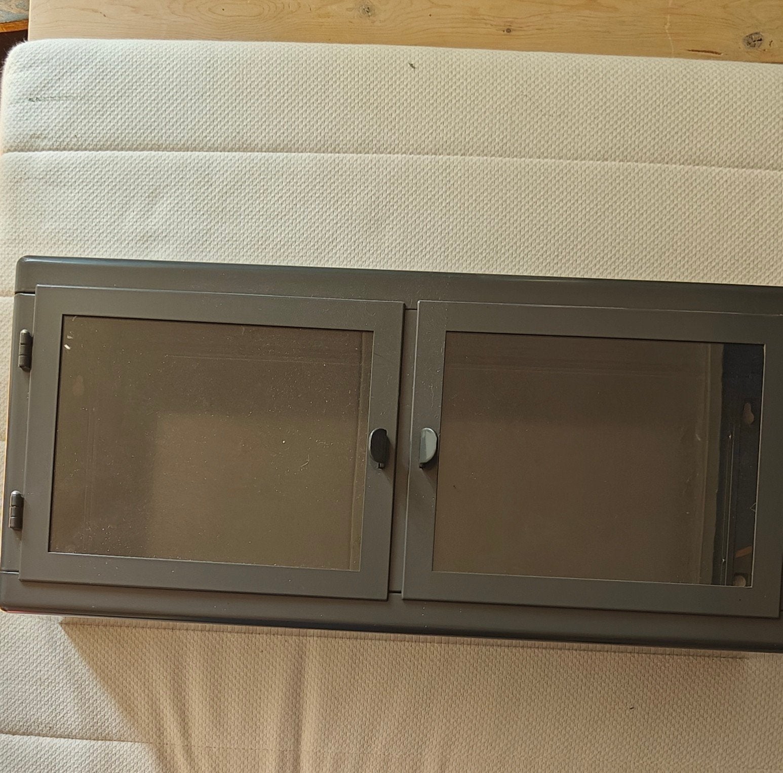metalen muurkast ikea, Ophalen, Zo goed als nieuw