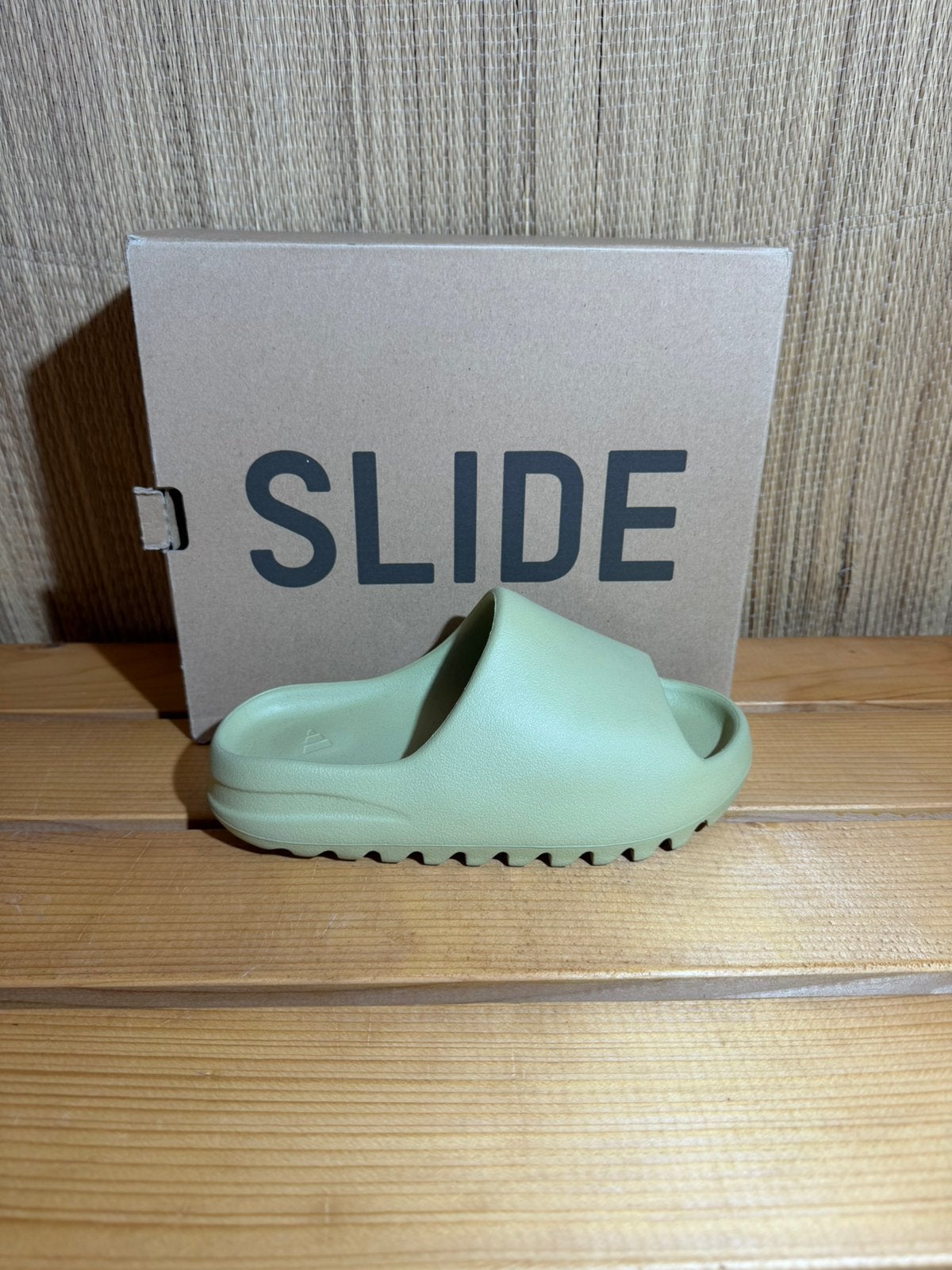 adidas Yeezy Slide Resin, Kleding | Heren, Schoenen, Ophalen of Verzenden, Nieuw