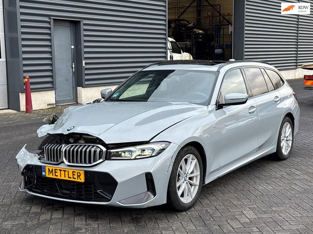 BMW 3-serie 320d, M-pakket, head up, panoramadak, 360 camera, Auto's, BMW, Automaat, Achterwielaandrijving, Zwart, Alcantara