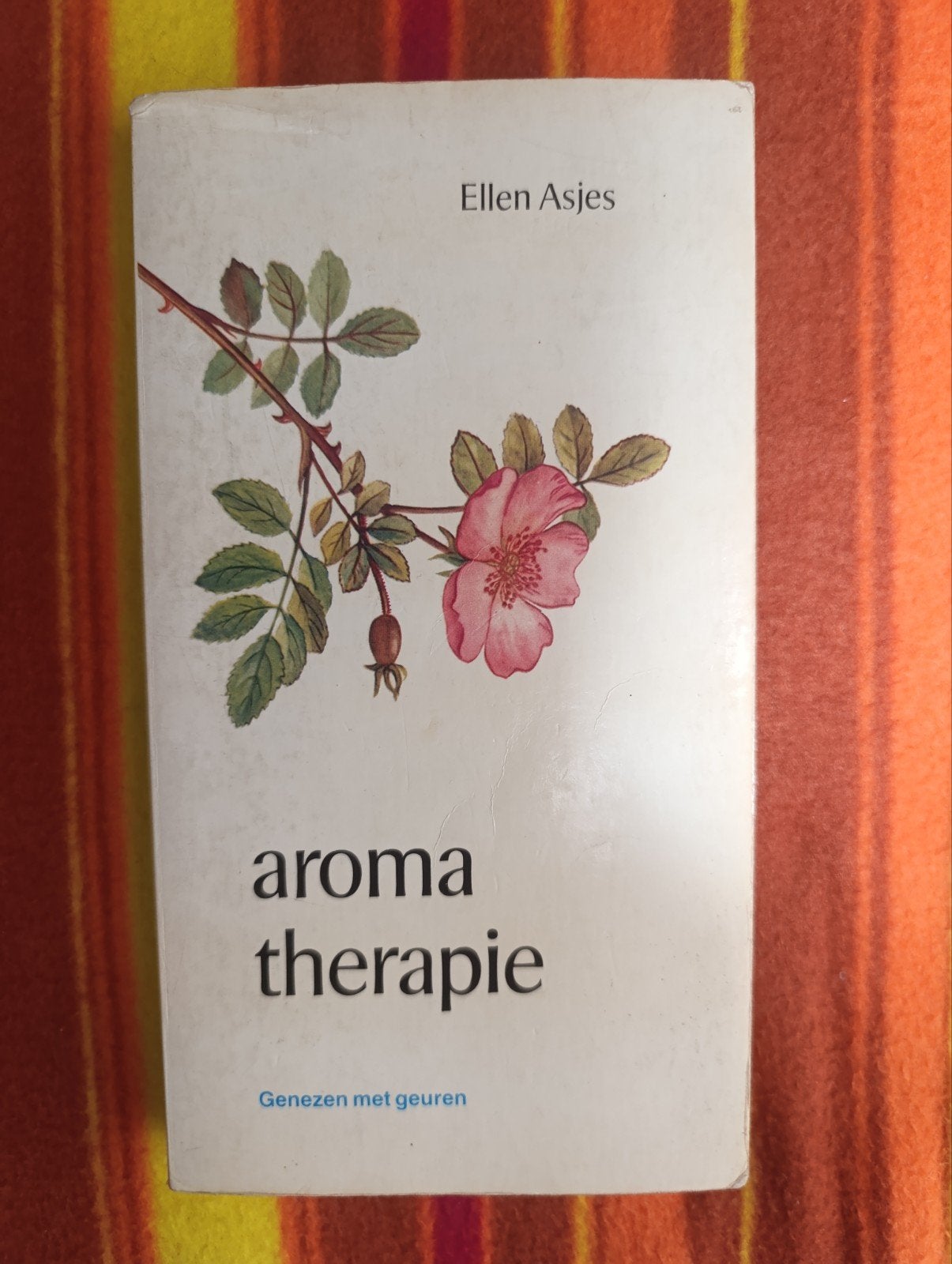 Aromatherapie: Genezen met geuren - Ellen Asjes, Boeken, Ophalen of Verzenden, Gelezen, Kruiden en Alternatief, Ellen Asjes