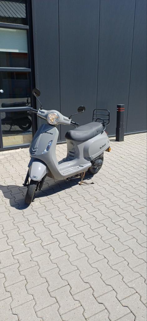 Vespa look la souris sourini weinig km geel kenteken, Ophalen of Verzenden