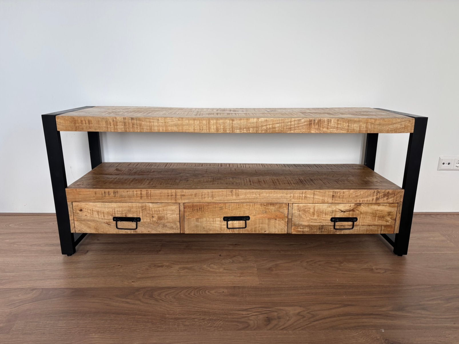 Tv- meubel mango hout, Huis en Inrichting, Tafels | Sidetables, Ophalen, 100 tot 150 cm, Zo goed als nieuw, 25 tot 50 cm