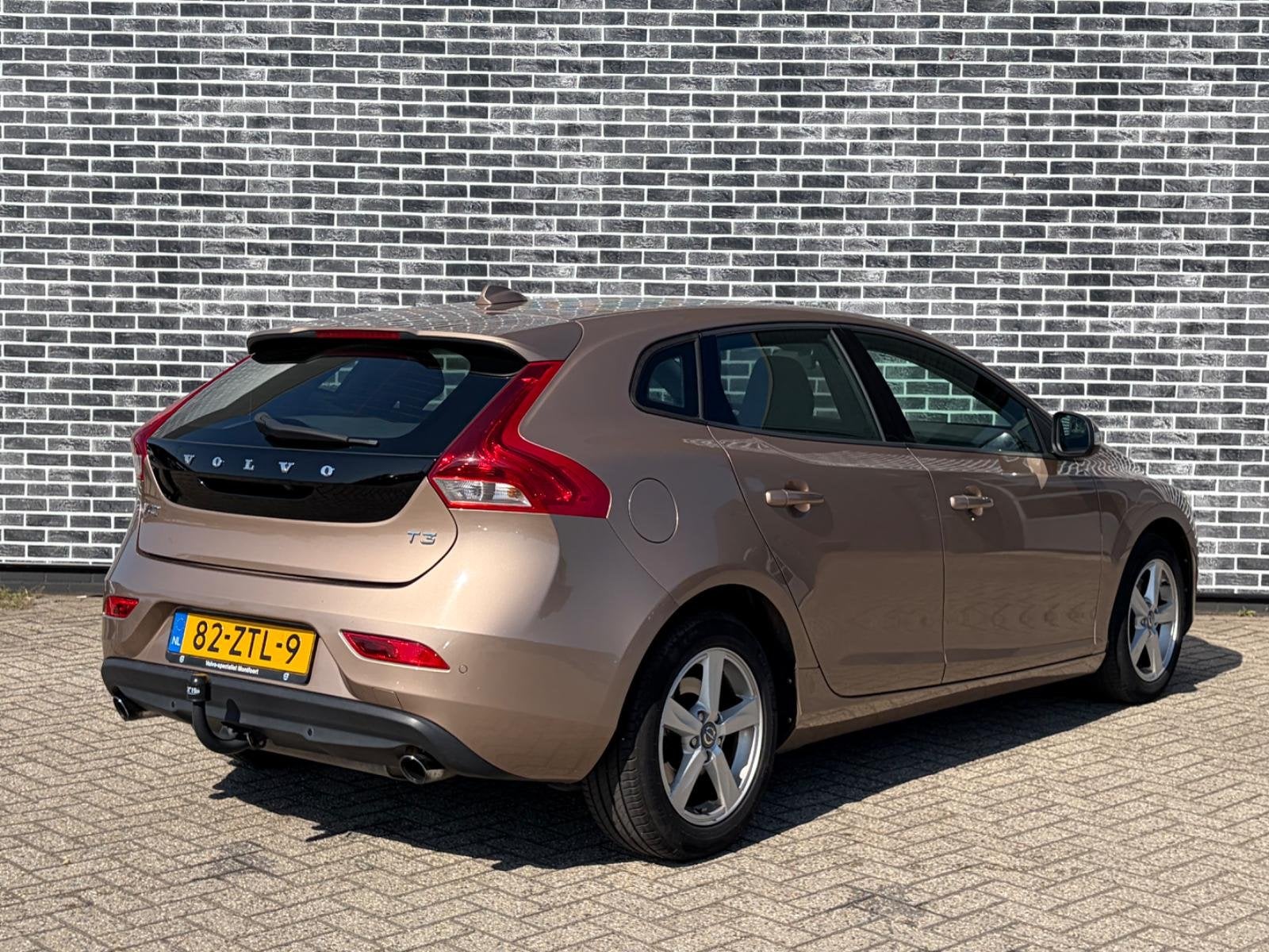 Volvo V40 1.6 T3 Kinetic | Trekhaak | RTI Navigatie | High P, Auto's, Volvo, Stof, Gebruikt, 4 cilinders, Origineel Nederlands