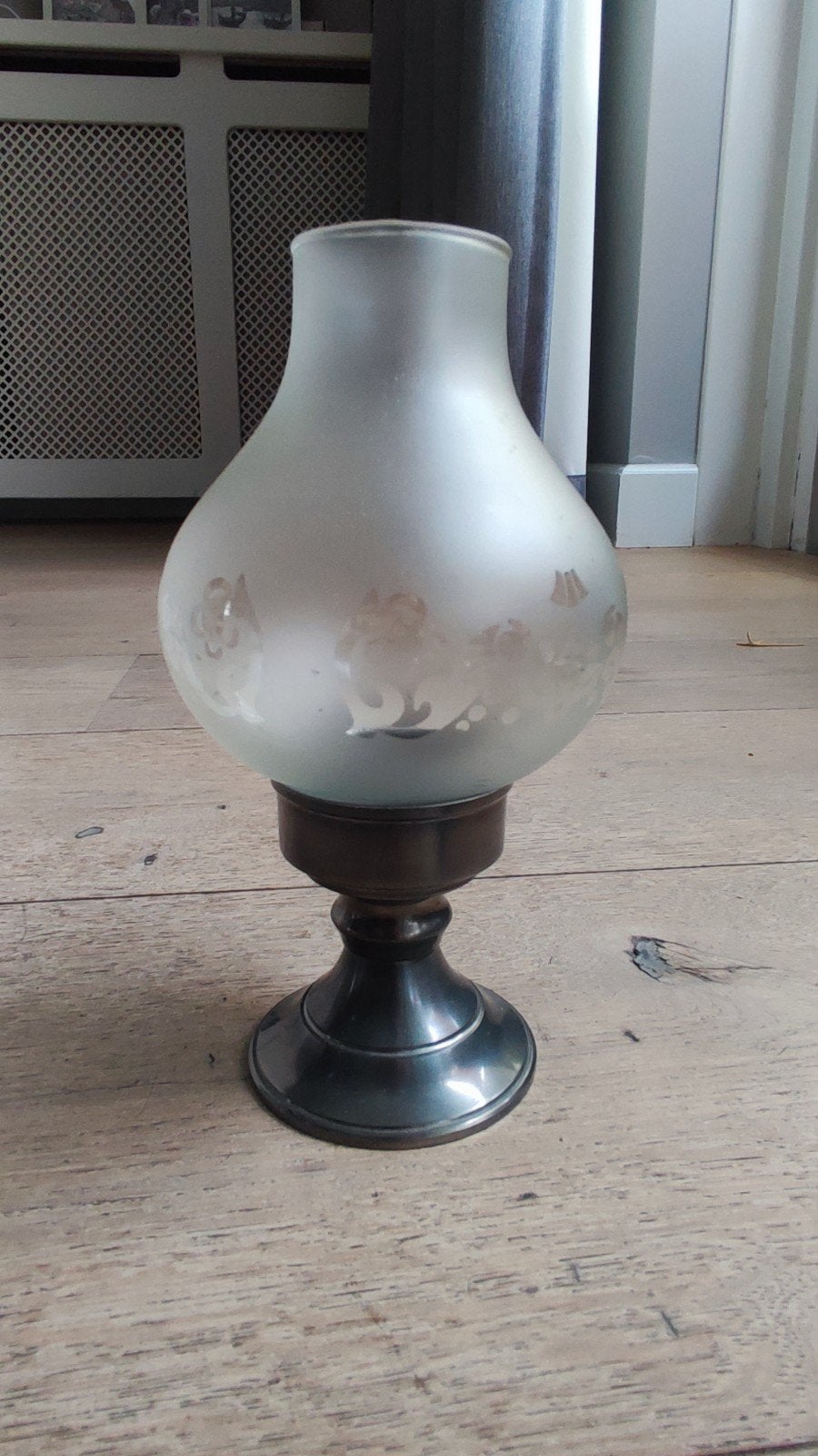 Antieke olielamp met matglazen kap, Ophalen of Verzenden