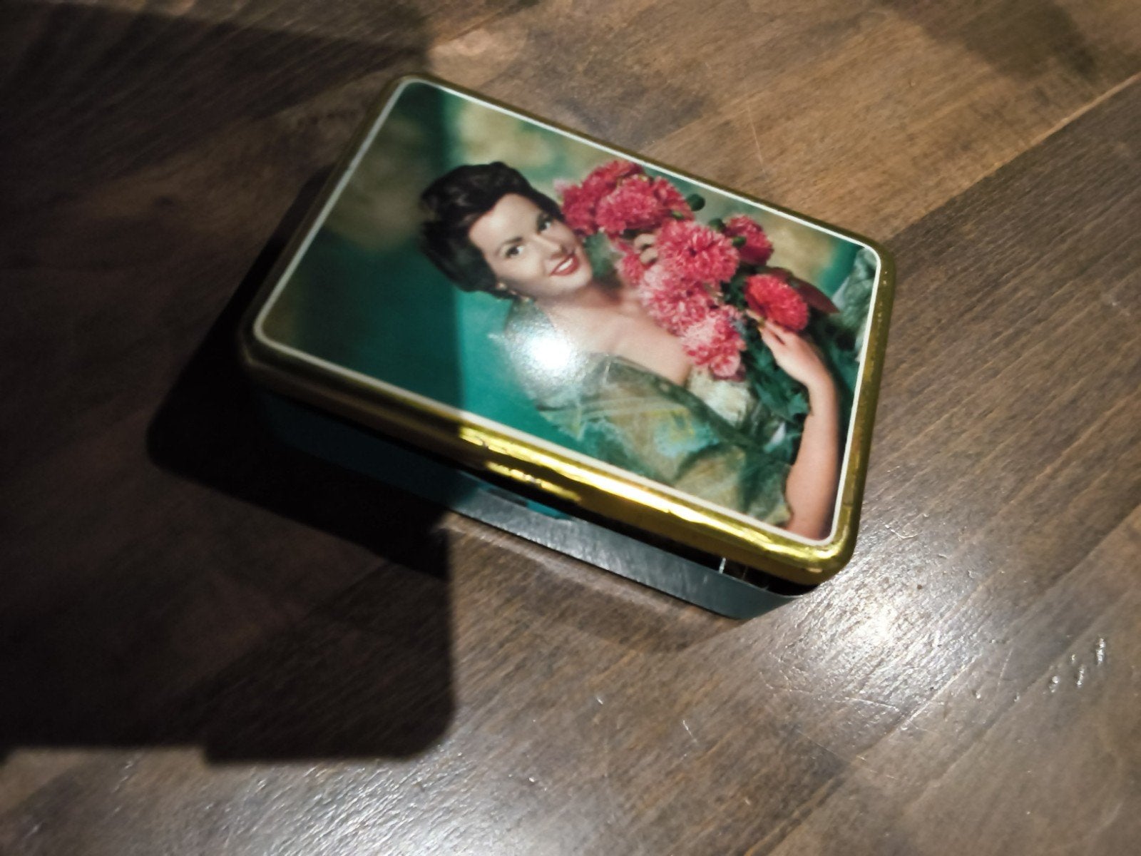 Vintage blikken doosje met dame en bloemen, Verzenden, Gebruikt, Overige, Overige merken