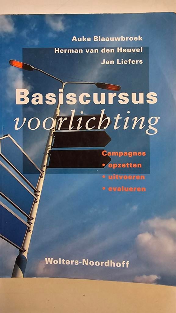 Basiscursus voorlichting. Campagnes opzetten., Boeken, Gelezen, Gamma, Auke Blaauwbroek, Herman van den Heuvel, Jan Liefers, HBO