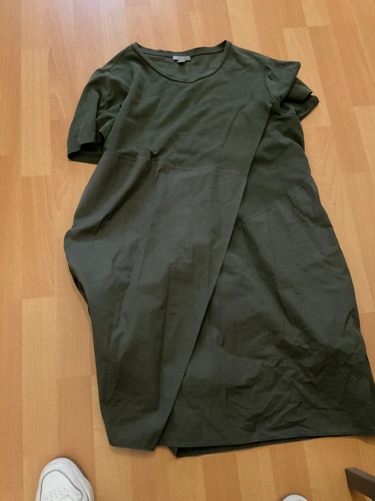 COS jurk met grote plooi, maat L, Kleding | Dames, Jurken, Maat 42/44 (L), Ophalen of Verzenden, Knielengte, Gedragen