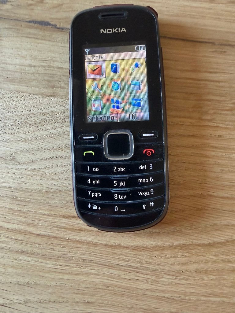 Te Koop Nokia Telefoon plus oplader, Ophalen, Gebruikt, Geen camera, Zwart