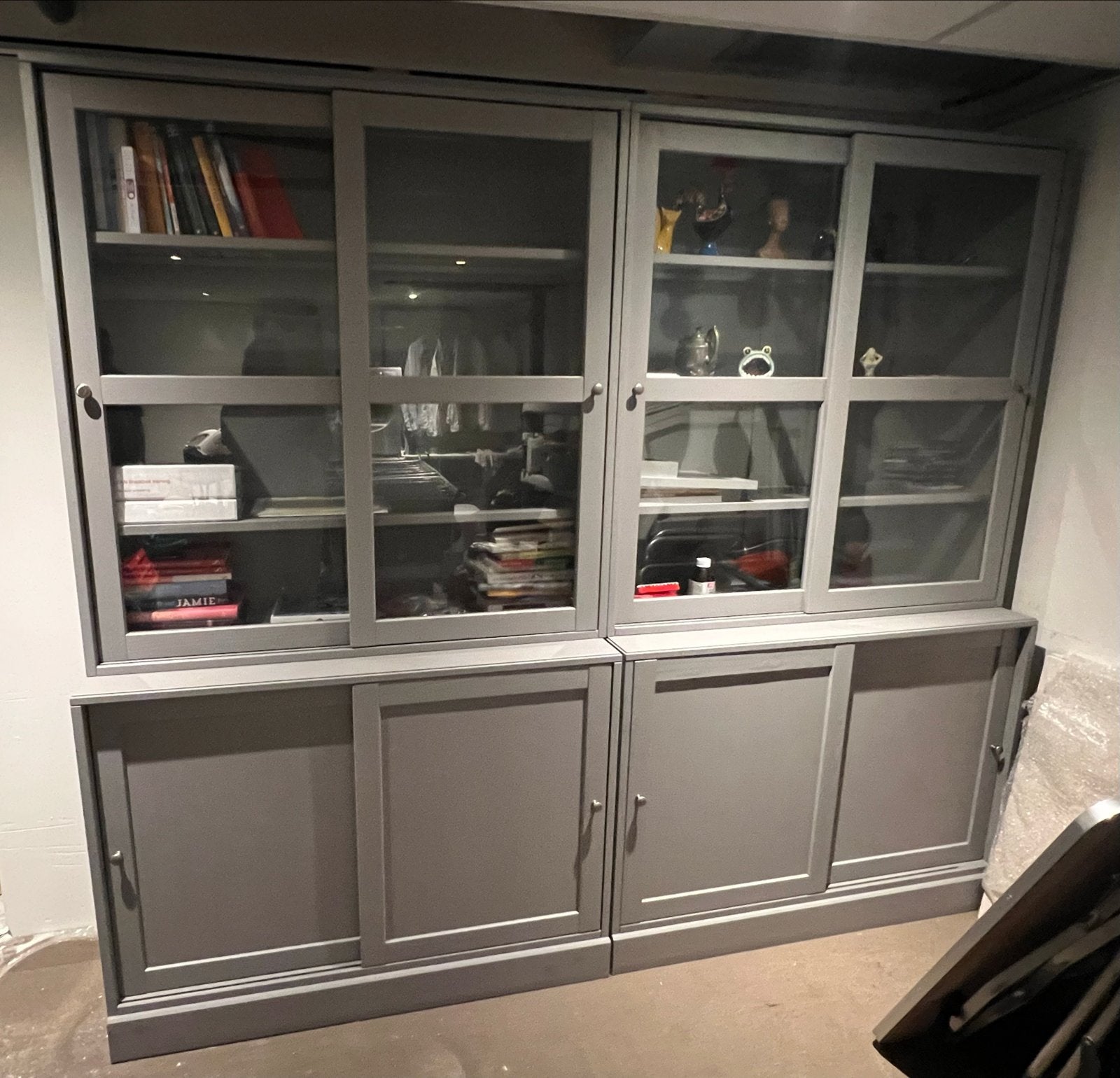 IKEA Havsta Vitrinekast - grijs met glazen schuifdeuren, Ophalen, 200 cm of meer, Zo goed als nieuw, 200 cm of meer
