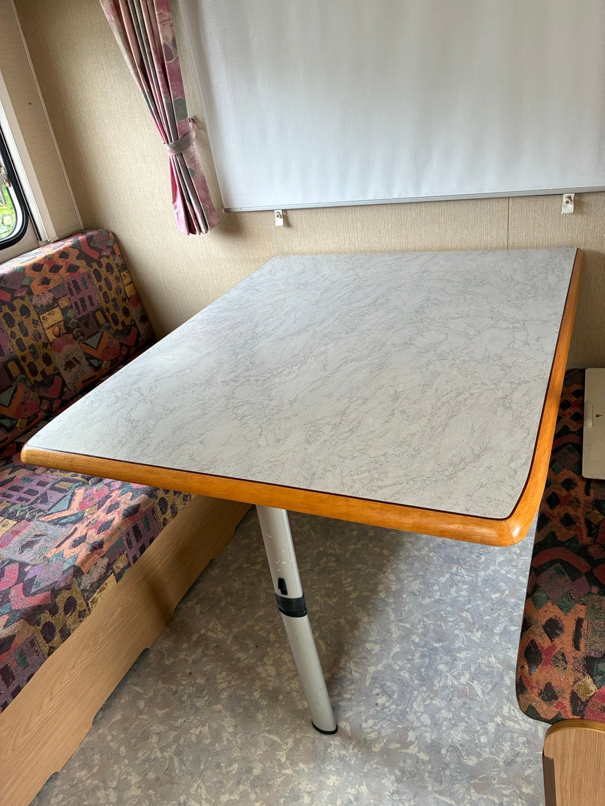 Zitkussens, tafels, caravan Chateau 400 uit 1996 - Opknapper, Caravans en Kamperen, Ophalen