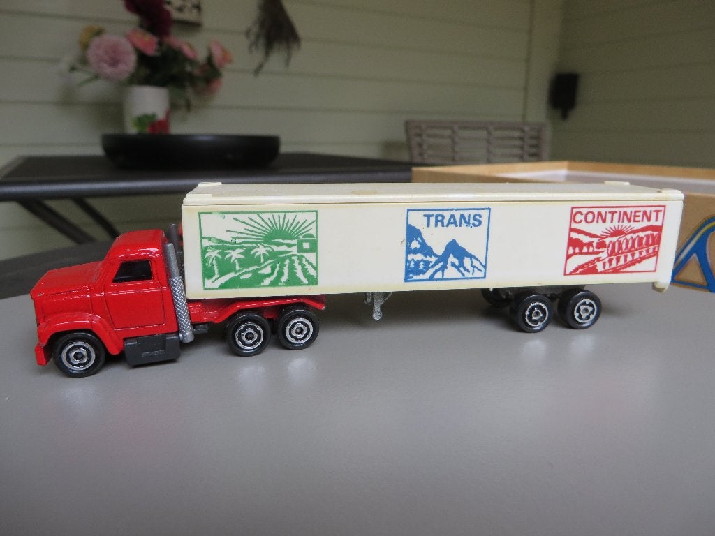 Majorette 300 series semi-truck met Trans Continent trailer, Ophalen of Verzenden, Gebruikt, Bus of Vrachtwagen